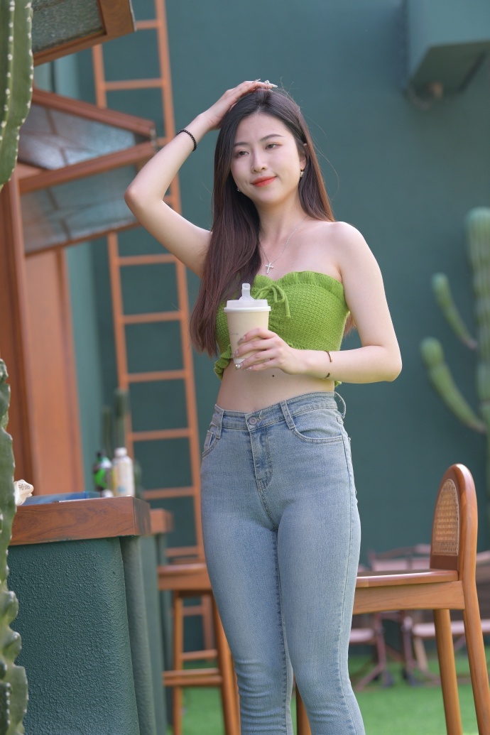 米乐m6：女初中生洗澡(图1)