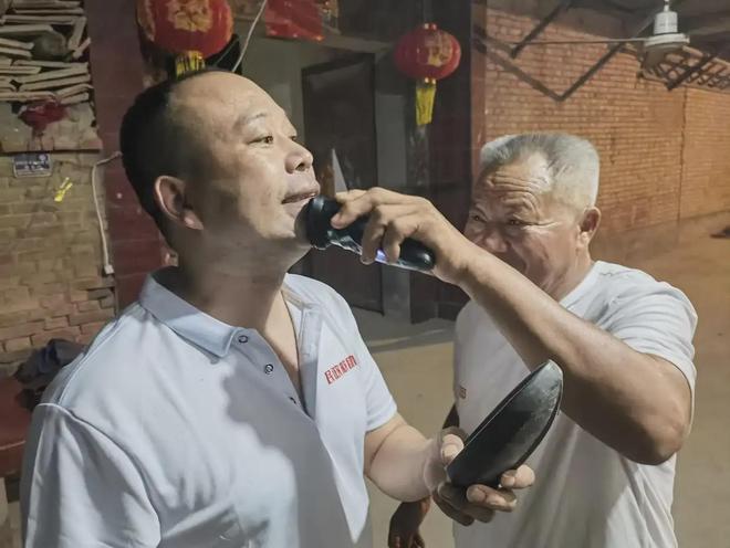 智障工人困在砖厂：一个月搬68万块砖(图1)